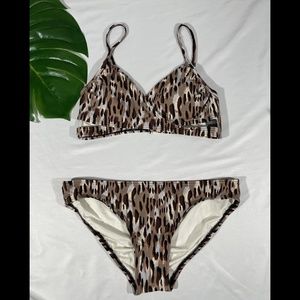 NEW 2PC Vince Camuto [ Medium ] Feline Faux Wrap Top +‎ Bikini Bottoms SET
